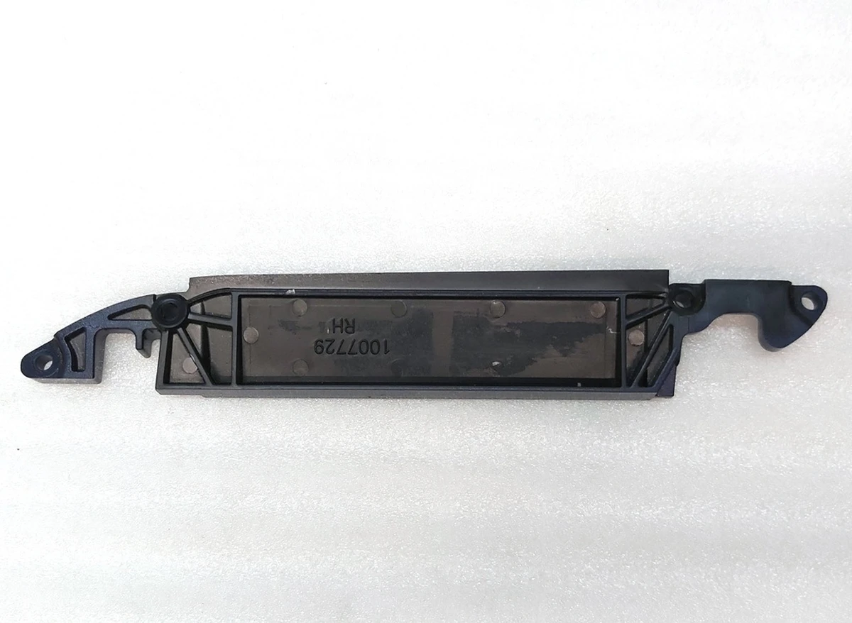 11 Пластина зовнішньої ручки дверей передньої / задньої права PBSB Tesla Model S, Model S REST 1007729-00-D