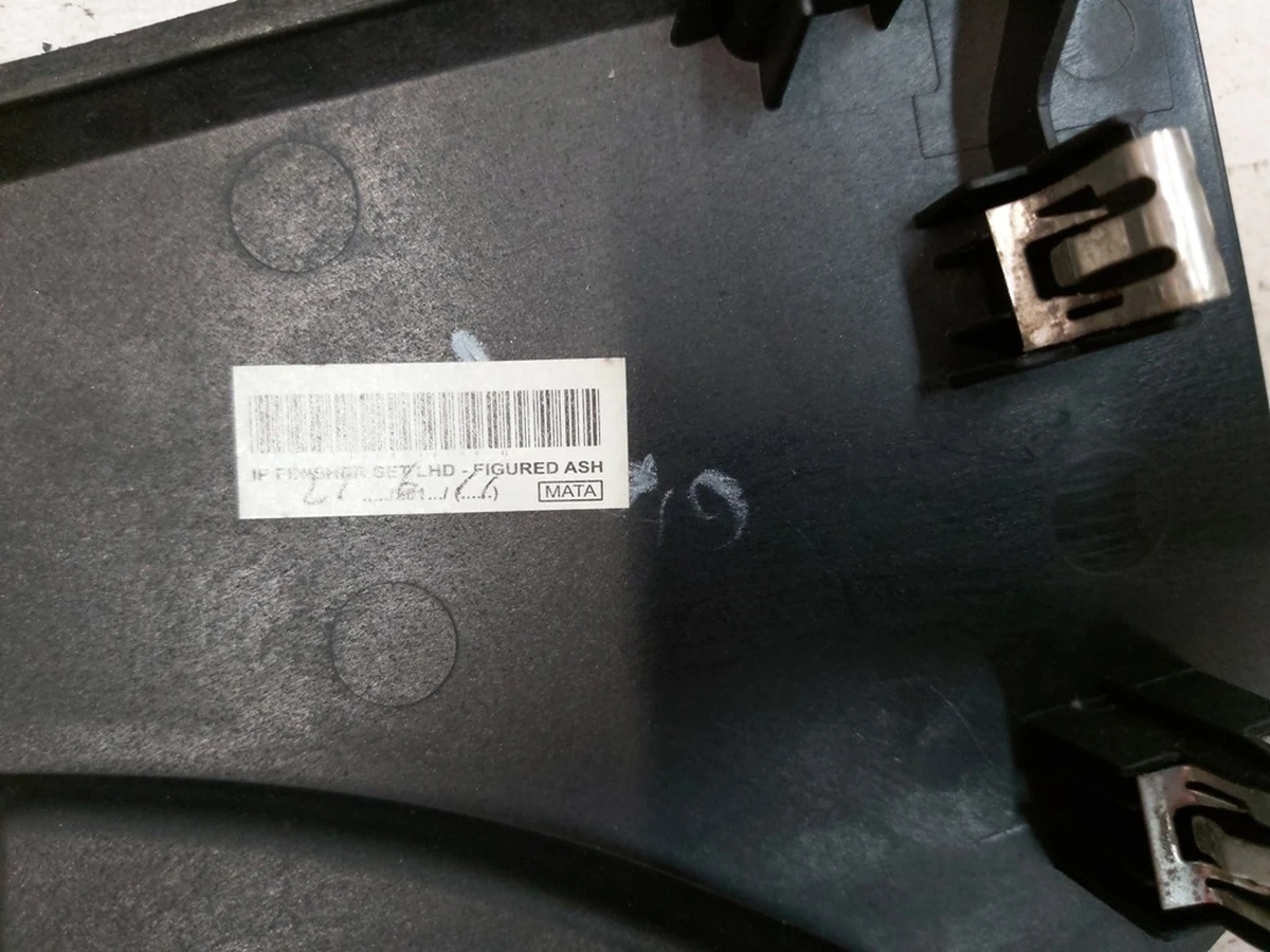 18 Декоративна накладка центральної панелі пасажирська FIGURED ASH MATA з пошкодженням Tesla model S REST, model X 1004518-99-I