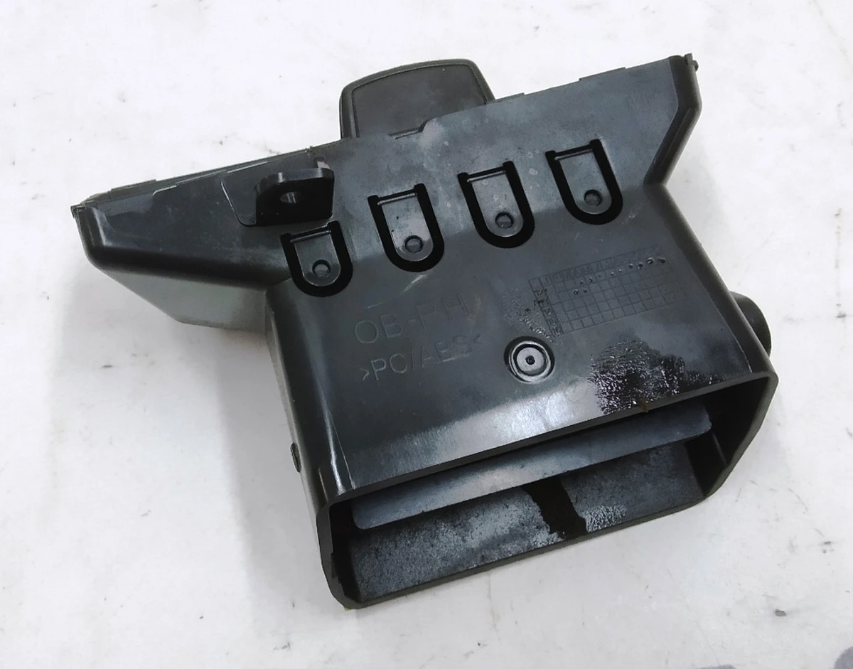 9 Повітропровід центральної панелі пасажирський правий (з пошкодженнями) Tesla model X S REST 1096880-00-B