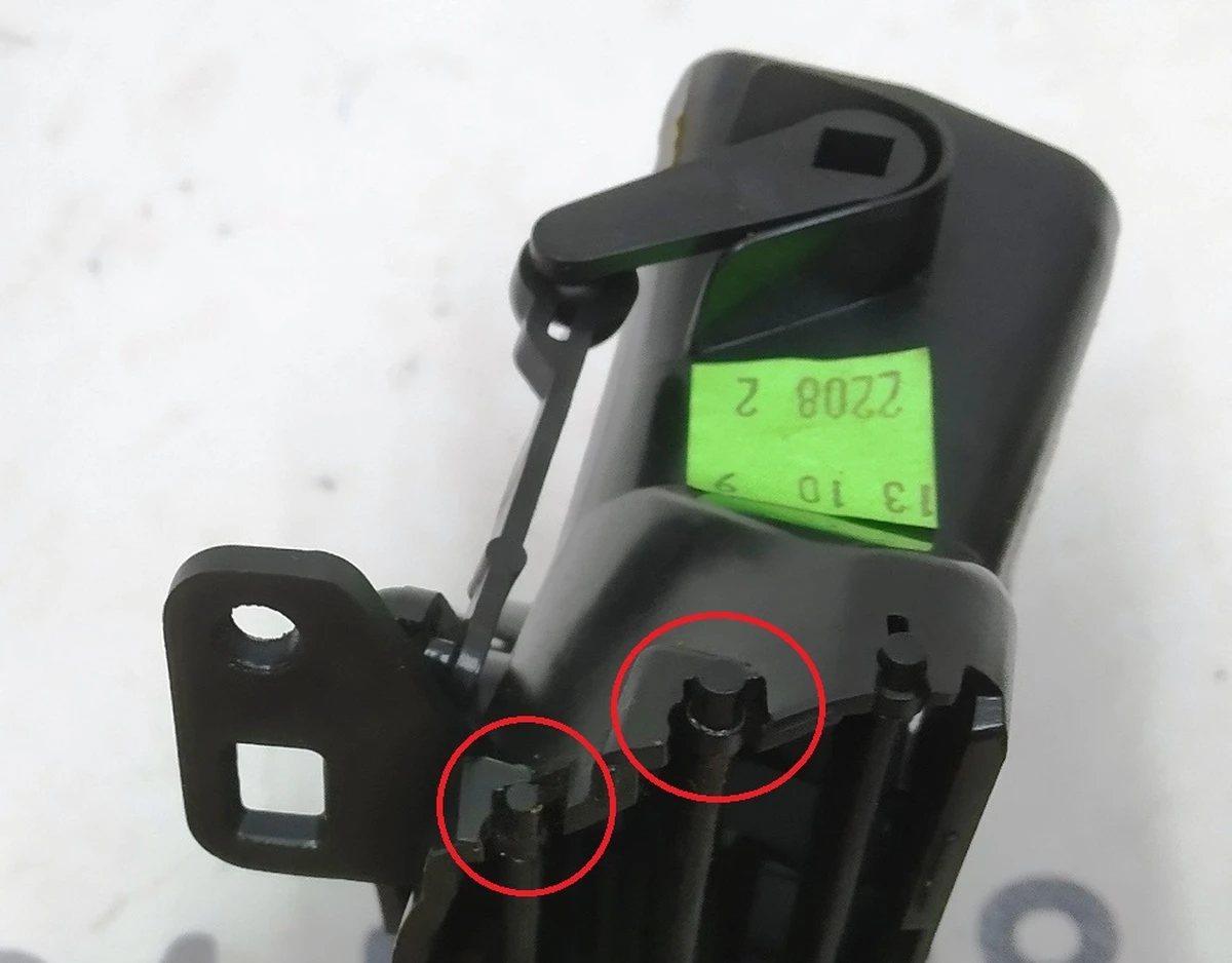 9 Повітропровід центральної панелі пасажирський правий (з пошкодженнями) Tesla model X S REST 1096880-00-B