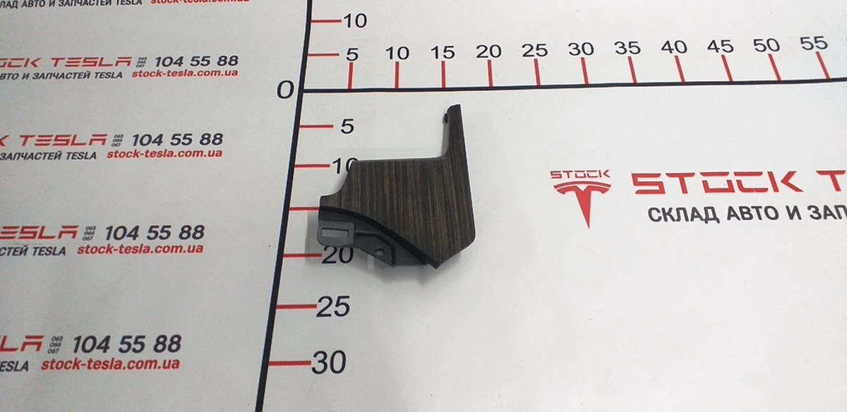 23 Декоративні накладки центр. панелі права водія OBECHE OPEN PORE VERTICAL Tesla model S 1004518-05-F