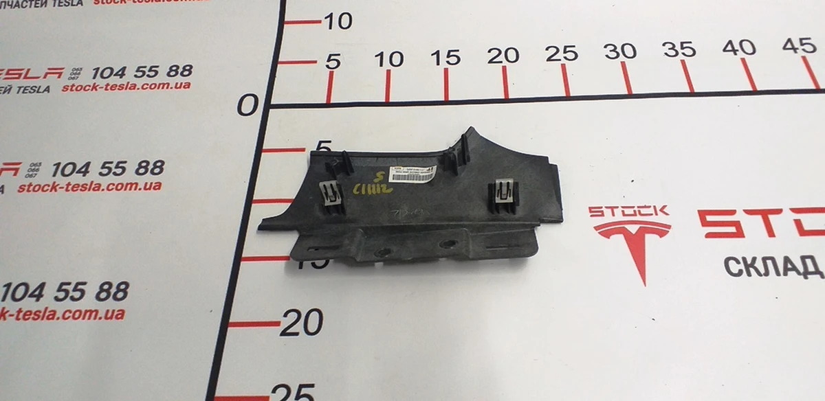 23 Декоративні накладки центр. панелі водійська ліва OBECHE OPEN PORE VERTICAL Tesla model S 1004518-05-F