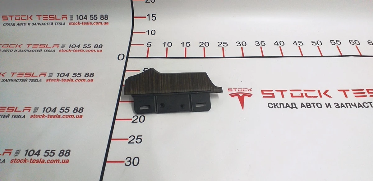 23 Декоративная накладка центр. панели водительская левая OBECHE OPEN PORE VERTICAL Tesla model S 1004518-05-F