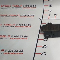 23 Декоративні накладки центр. панелі водійська ліва OBECHE OPEN PORE VERTICAL Tesla model S 1004518-05-F