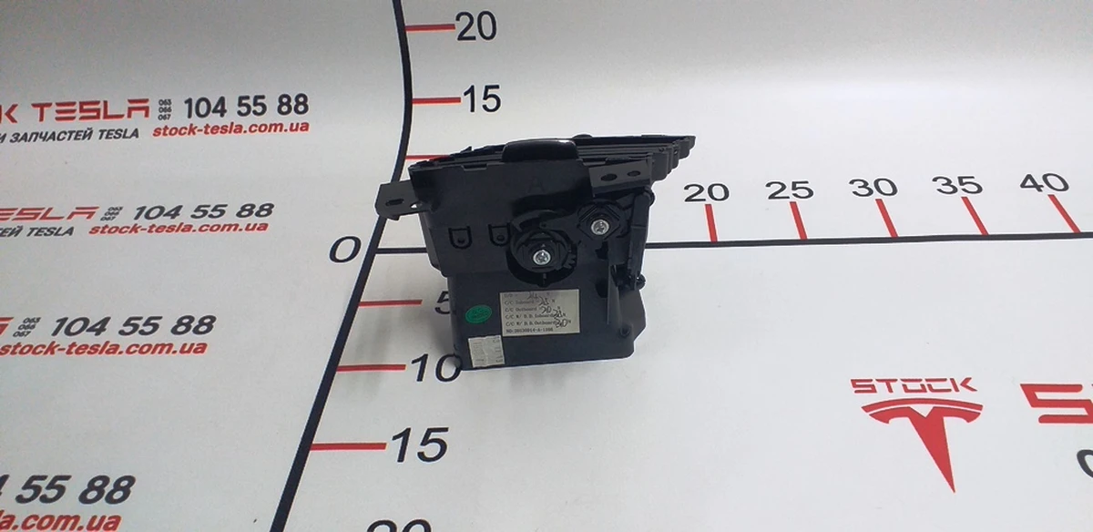 3 Повітропровід центральної панелі лівий водій Tesla model S, model S REST, model X 1096877-00-B