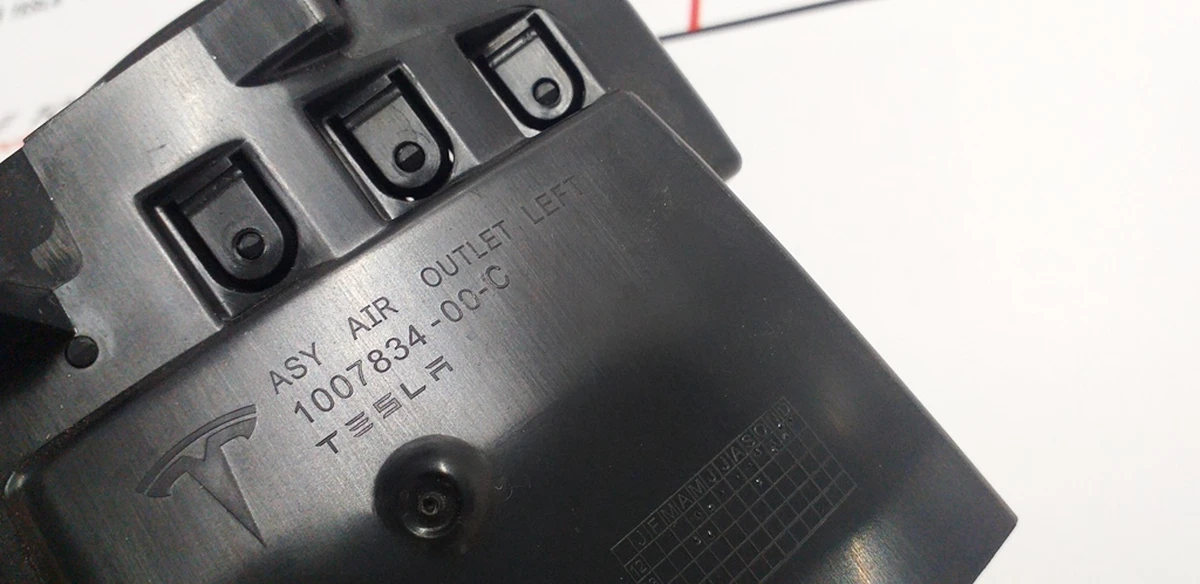 3 Повітропровід центральної панелі лівий водій Tesla model S, model S REST, model X 1096877-00-B