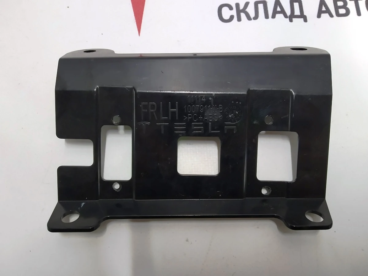 Arm of fastening of the control unit steklopod. and door mirrors front left Tesla model S 1007911-00-B