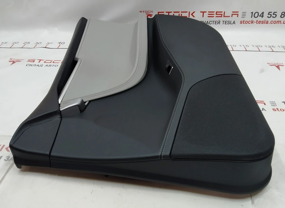 3 Карта дверей передньої правої в зборі NO ADPT PUR/PVC BLACK/GREY