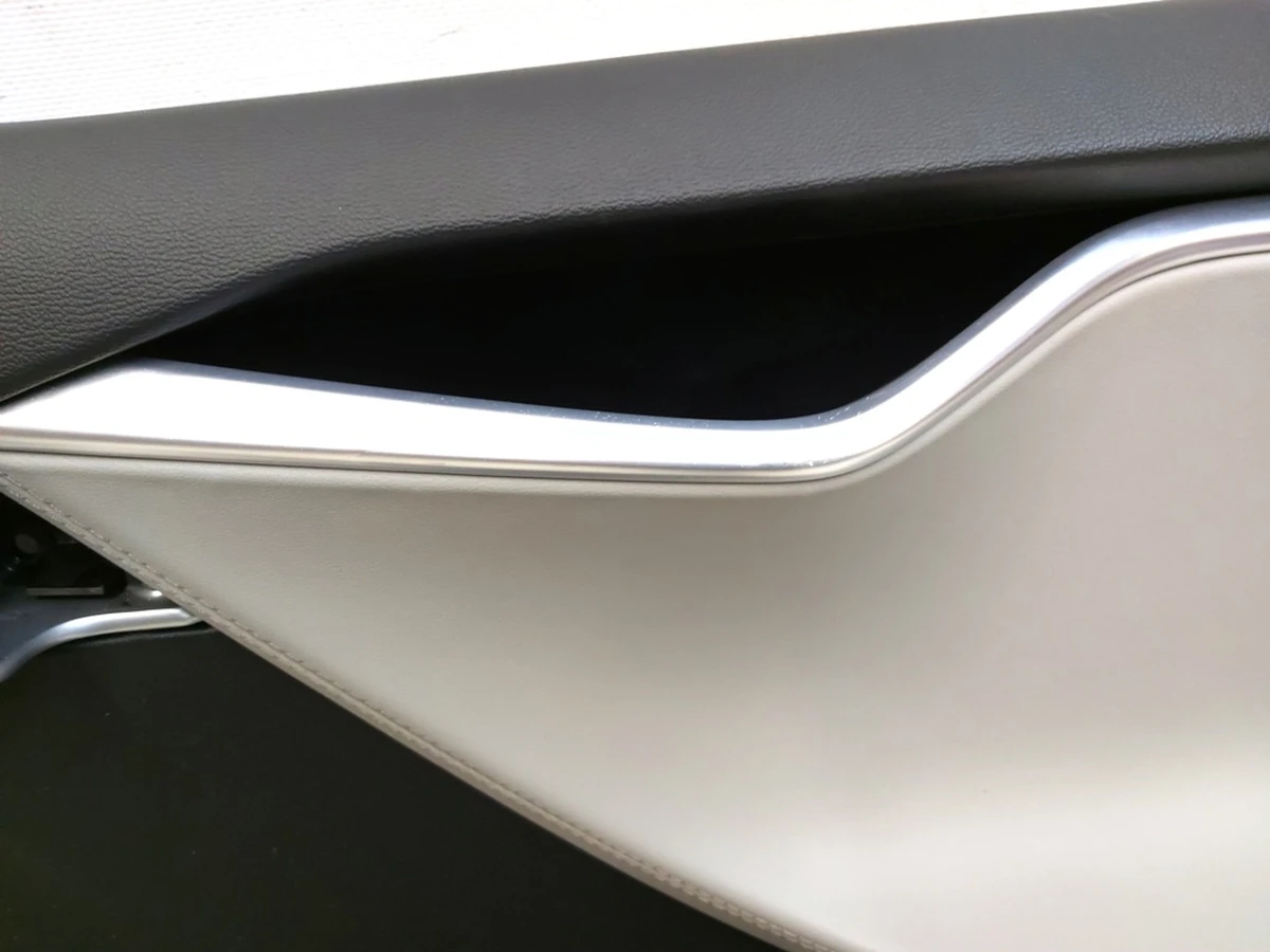 3 DR FR RH NO ADPT PUR/PVC BLACK/GREY Damaged Tesla model S, model S REST 1007936-24-M