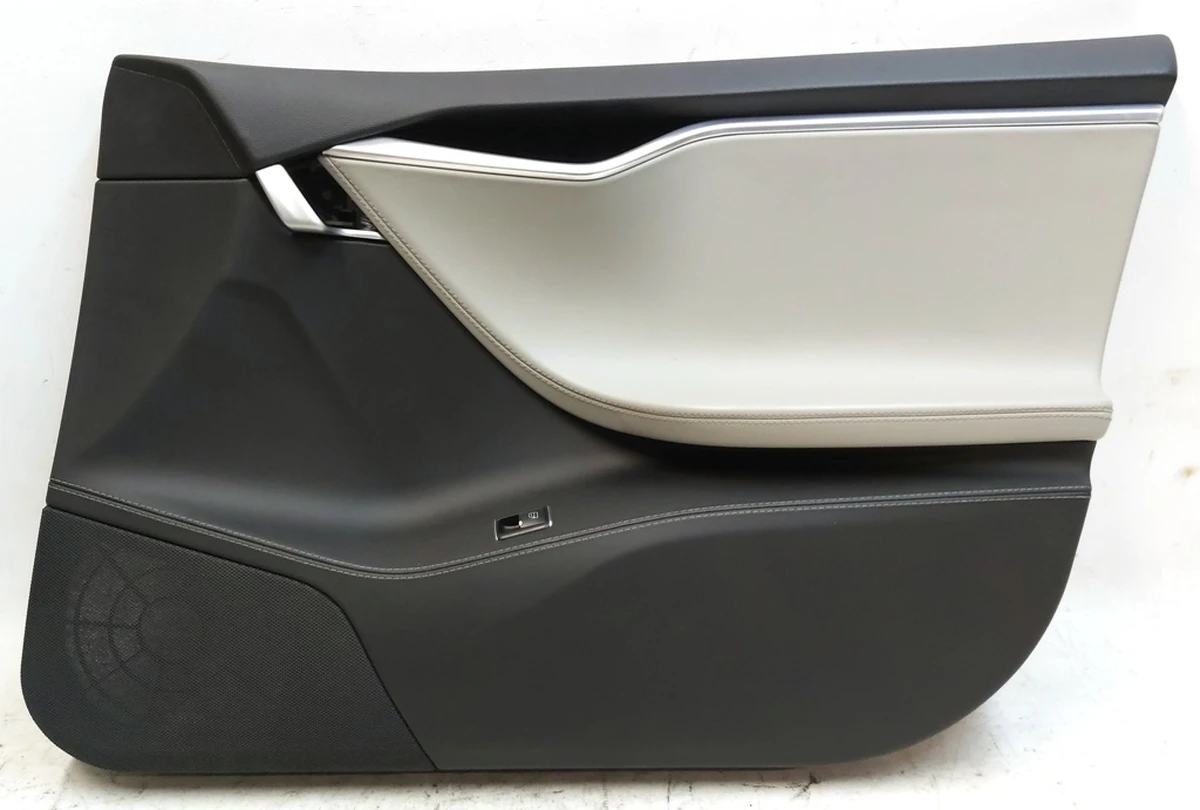 3 DR FR RH NO ADPT PUR/PVC BLACK/GREY Damaged Tesla model S, model S REST 1007936-24-M