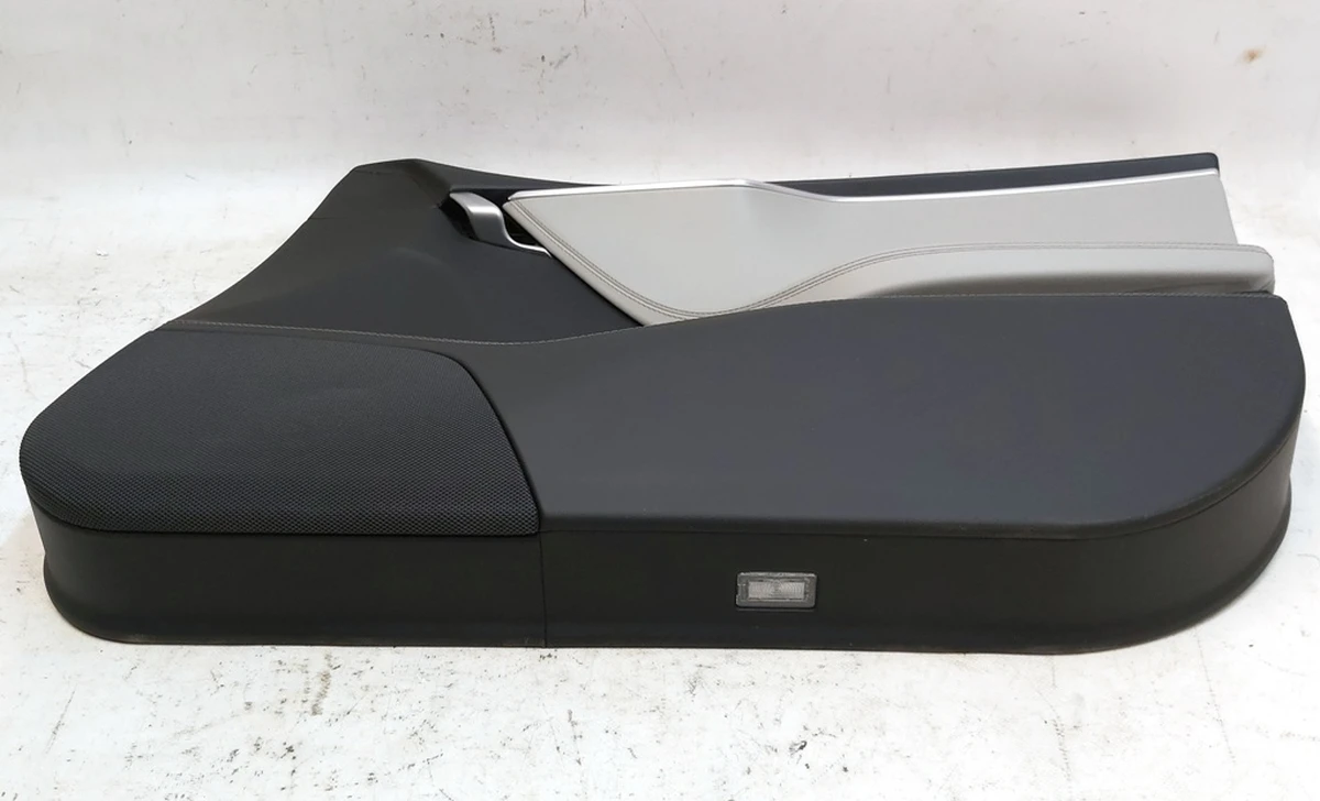 3 DR FR RH NO ADPT PUR/PVC BLACK/GREY Damaged Tesla model S, model S REST 1007936-24-M