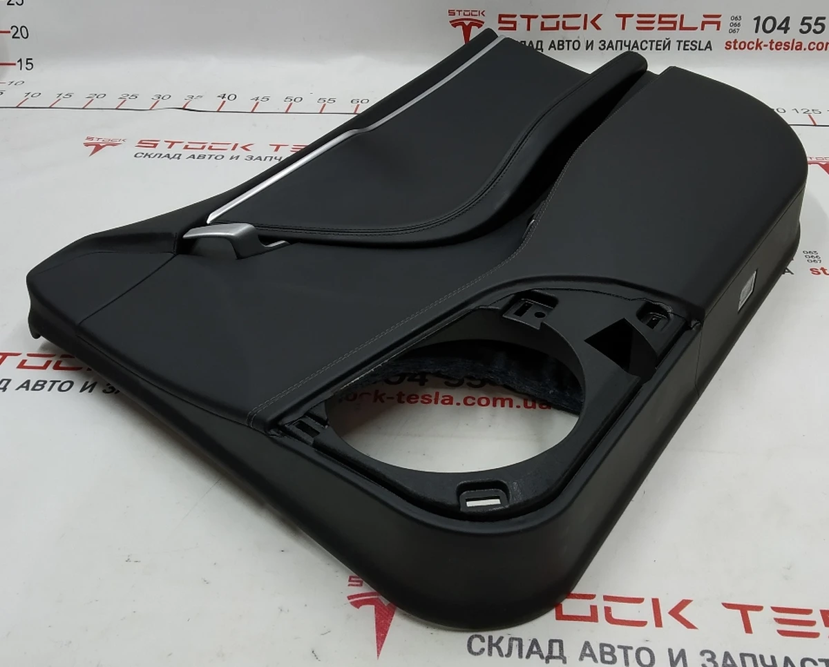 Карта двері передньої правої в зборі PURB / PVCB / PVCB BLACK (без рез. Заглушки болта і декор. Накладки динаміка) Tesla model S, model S REST 1007936-22-M
