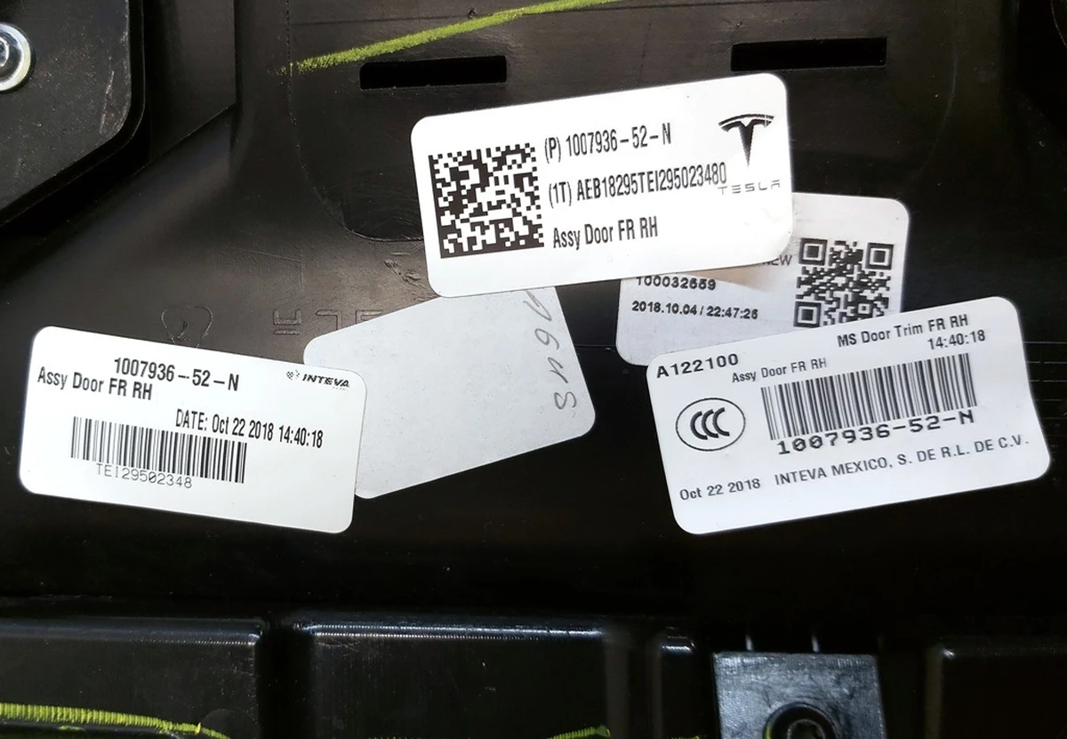 3 DR FR RH PURB/G/PUR13/PVCB CREAM PREM without molding Tesla model S REST 1007936-52-N