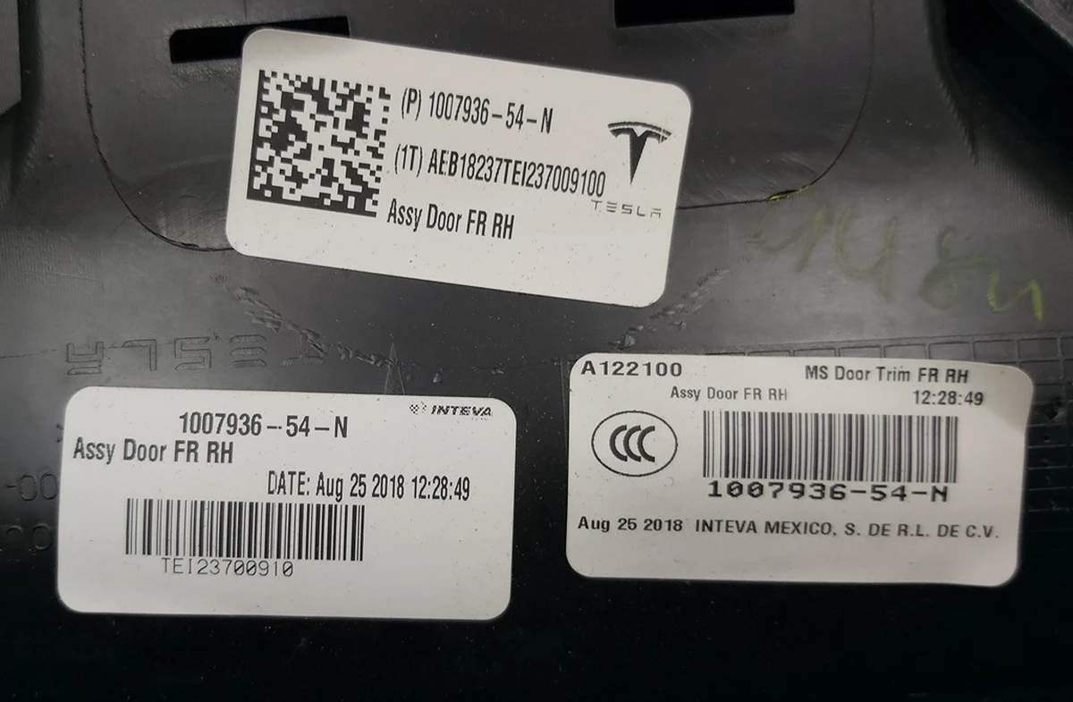 3 Карта дверей передньої правої PURB/-/PVCB/PVCB BLK BASE без молдингу Tesla model S REST 1007936-54-N