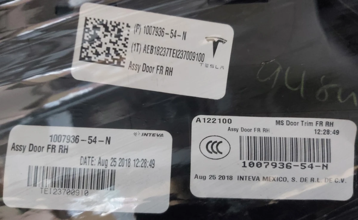 3 DR FR RH PURB/G/PVCB/PVCB BLK BASE Tesla model S REST 1007936-54-N