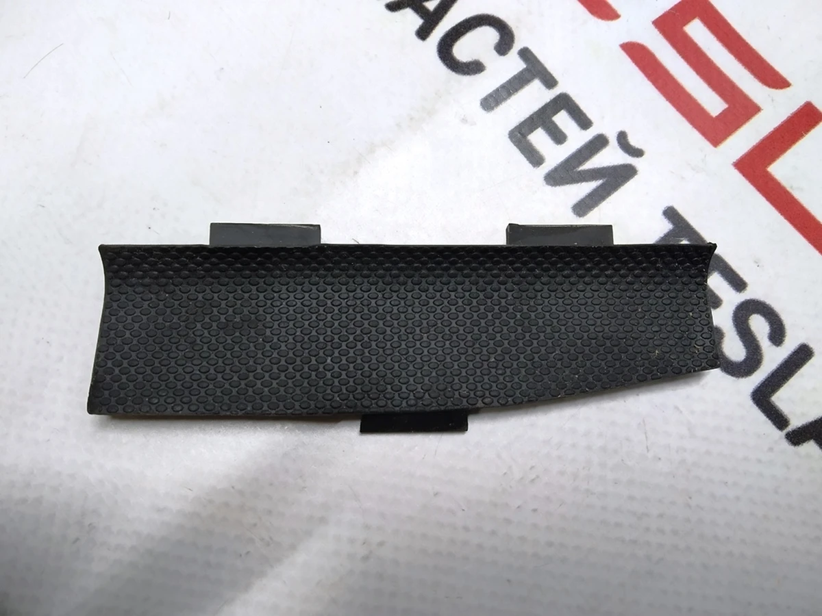 22 Plug rubber door card bolt right front/rear Tesla model S, model S REST 1007941-00-B