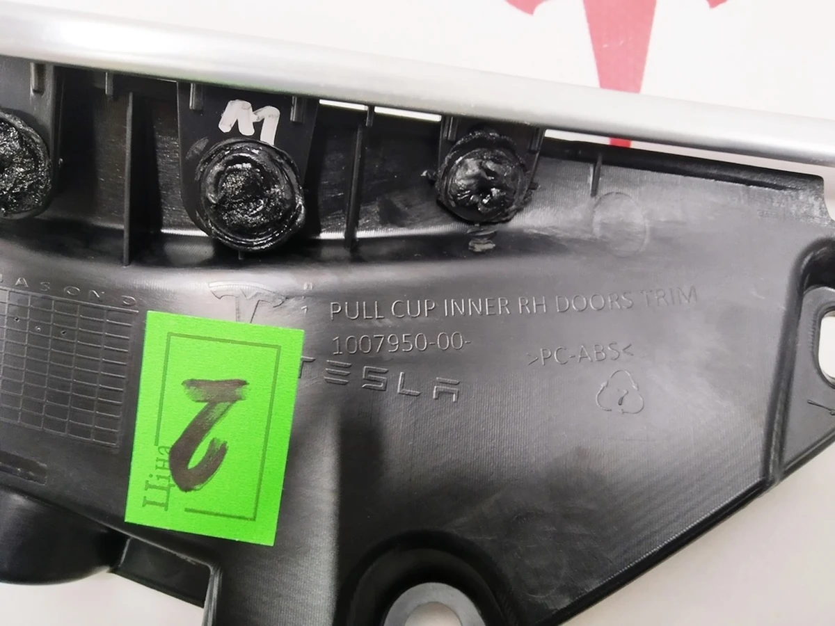 2 Молдинг алюминиевый карты двери передней правой Tesla model S, model S REST 1051388-00-A