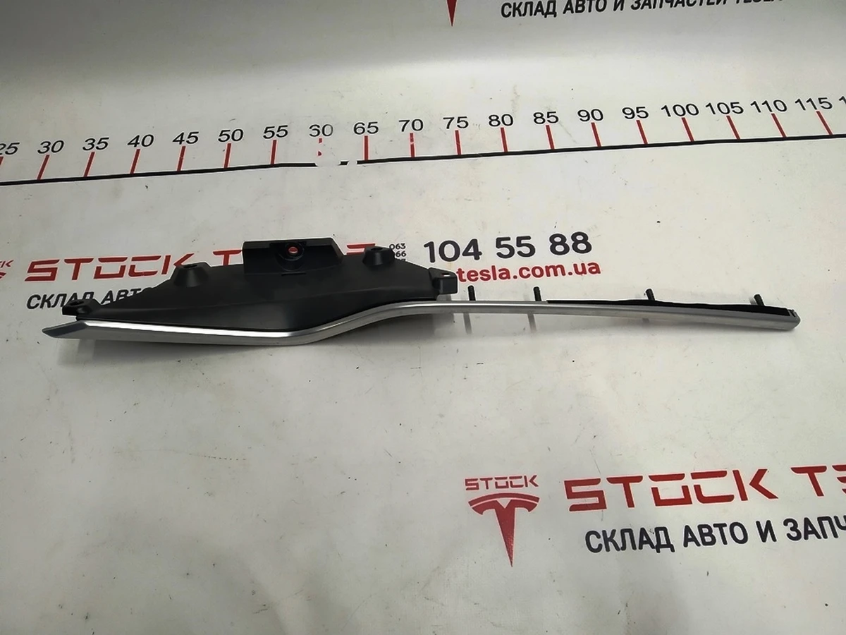 2 Молдинг алюминиевый карты двери передней правой Tesla model S, model S REST 1051388-00-A