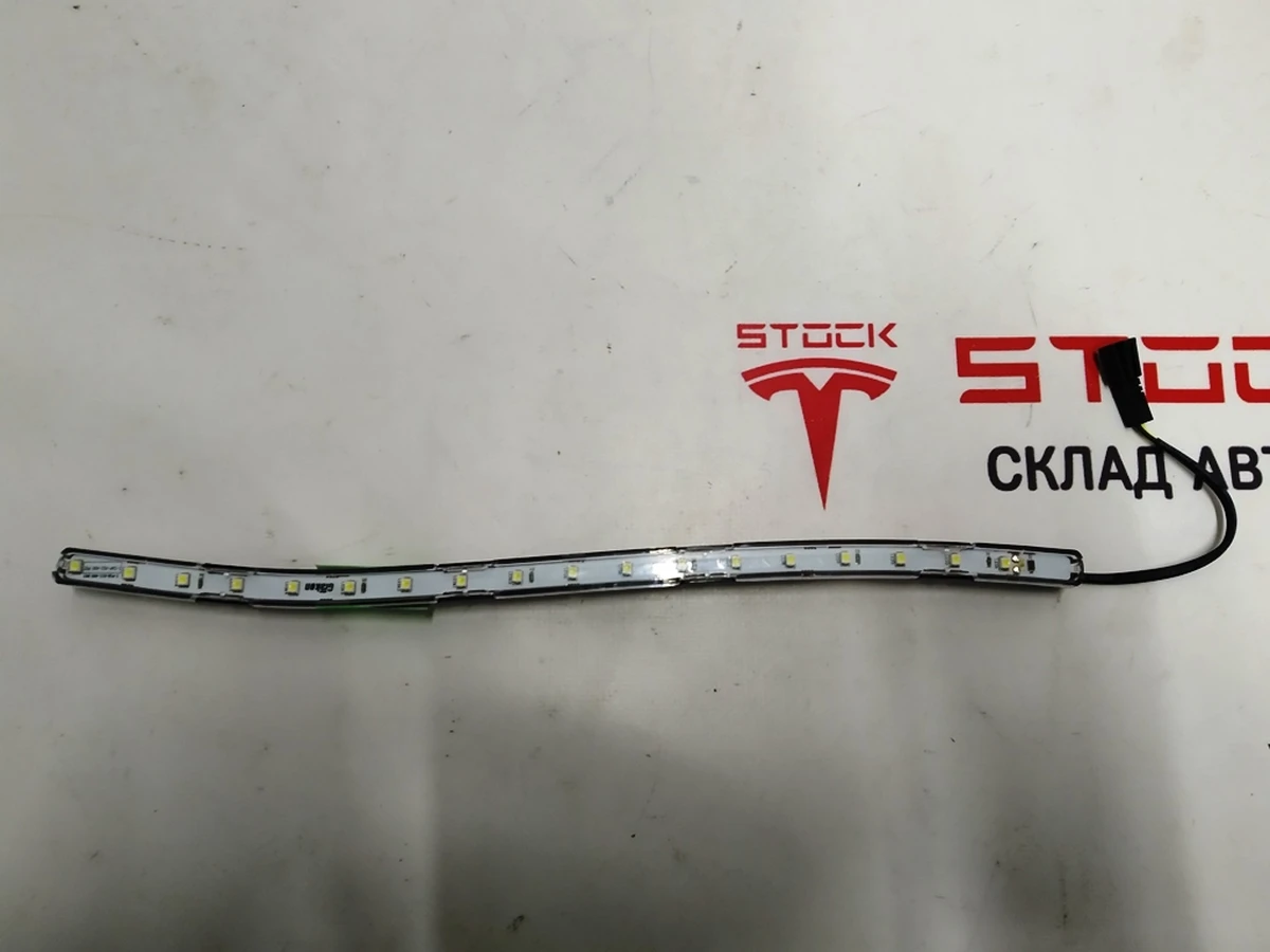 27 Підсвічування карти дверей передньої правої Tesla model S, model S REST 1007955-00-F 27 Підсвічування карти дверей передньої правої Tesla model S, model S REST 1007955-00-F