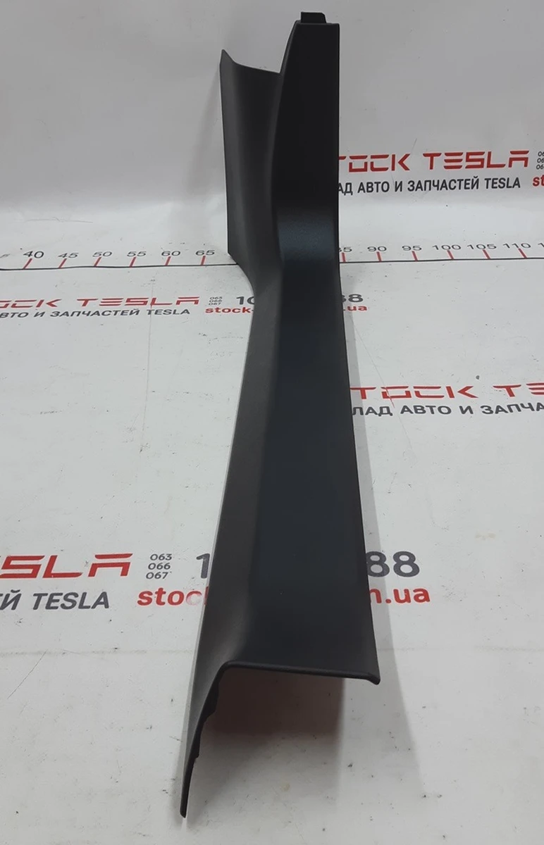 Облицювання порогу стійки А нижня права Tesla model S 1010669-00-F