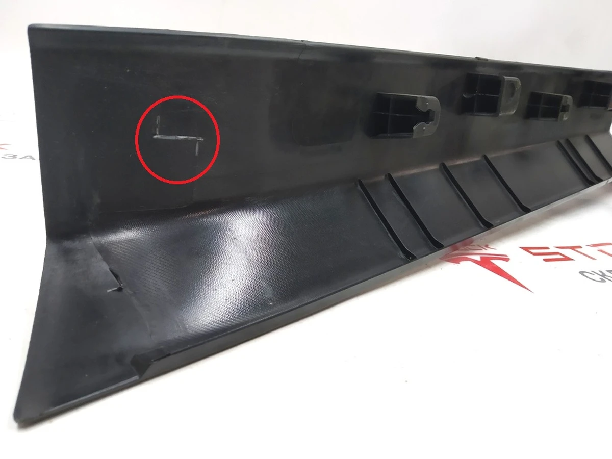 8 Облицювання порогу стійки А нижня права з пошкодженням Tesla model S 1010669-00-F