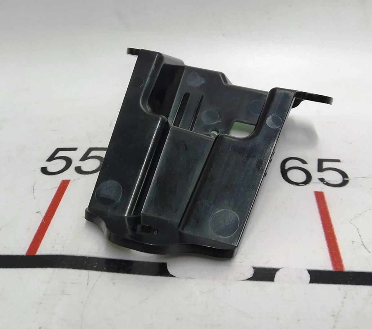 Кронштейн кріплення кнопки склопідйомника двері задньої лівої Tesla model S, model S REST 6006133-11-L