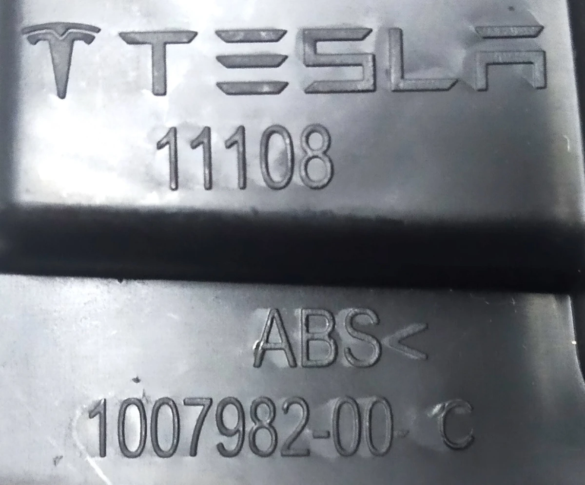 Кронштейн крепления кнопки стеклоподъемника двери задней левой Tesla model S, model S REST 6006133-11-L