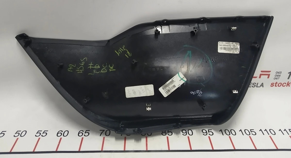 32 Карман карты двери задней левой PVC BLK 40B (мелкозерн. кожа, без доп. подсв.) Tesla model S, model S REST 6007497-01-J