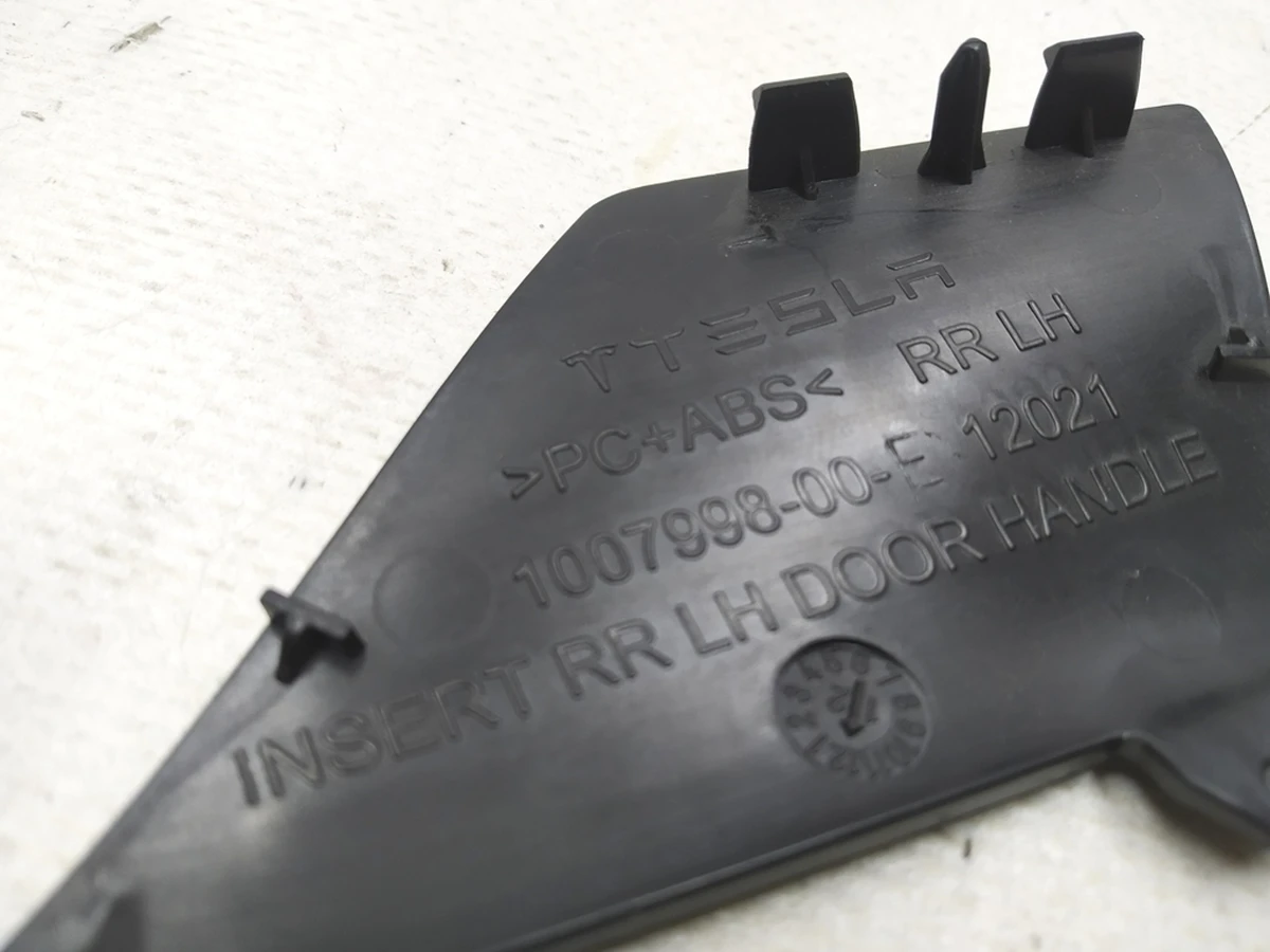 12 Заглушка дверний карти під ручкою задня ліва Tesla model S, model S REST 1007998-00-E