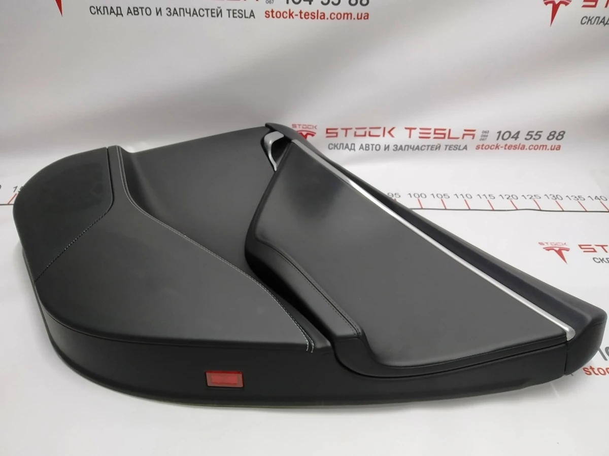 4 Карта двері задньої правої в зборі PURB / PVCB / PVCB BLACK Tesla Model S, Model S REST 1008105-11-L