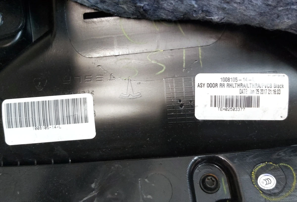 4 Карта дверей задньої правої у зборі LTHRA/LTHRA/PVCB BLACK з пошкодженням Tesla model S, model S REST 1008105-14-L
