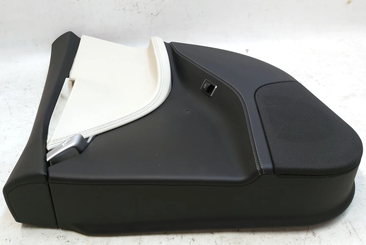 4 DR RR RH PURB/G/PUR13/PVCB CREAM PREM without molding (damaged) Tesla model S REST 1008105-52-L