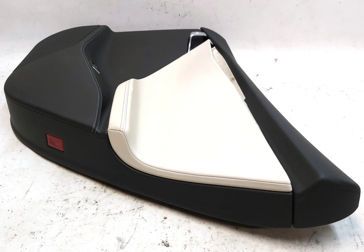 4 DR RR RH PURB/G/PUR13/PVCB CREAM PREM without molding (damaged) Tesla model S REST 1008105-52-L