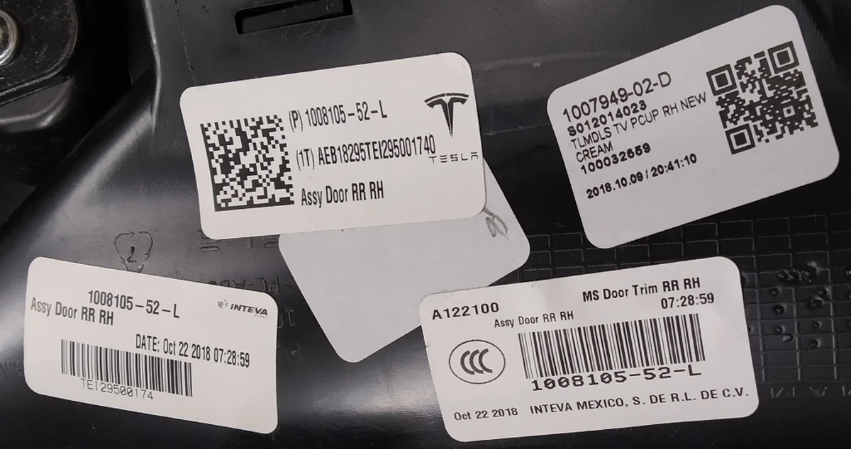 4 Карта дверей задньої правої у зборі PURB/G/PUR13/PVCB CREAM PREM (з пошкодженням) Tesla model S REST 1008105-52-L