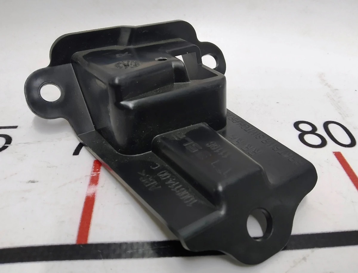 Кронштейн кріплення кнопки склопідйомника двері задньої правої Tesla model S, model S REST 1008114-00-C