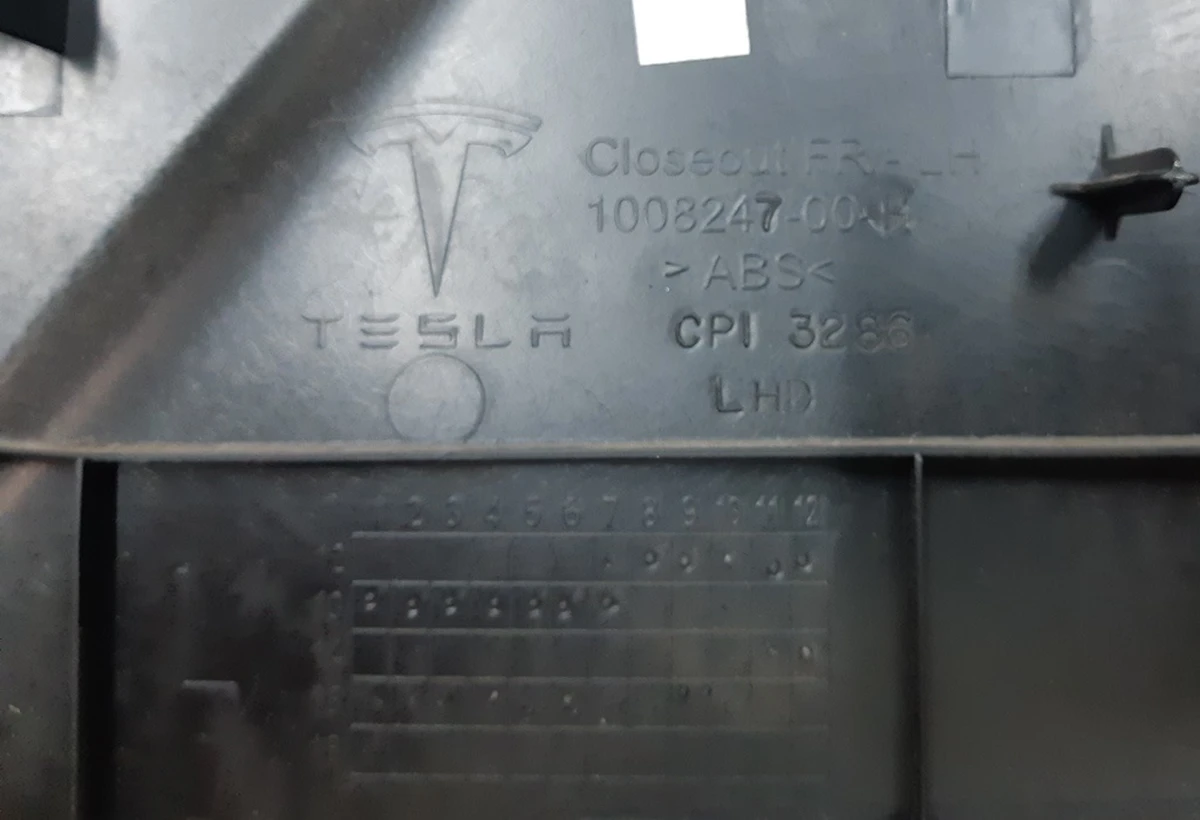 3 Облицовка центральной консоли левая передняя Tesla model S, model S REST 1008247-00-E