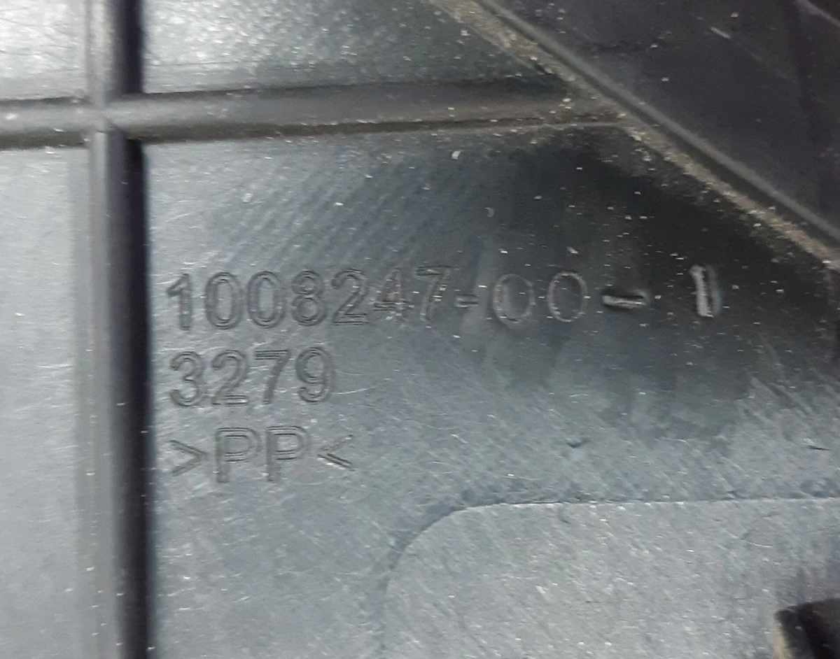 5 Облицювання центральної консолі ліва передня Tesla model S, model S REST 1008247-00-I