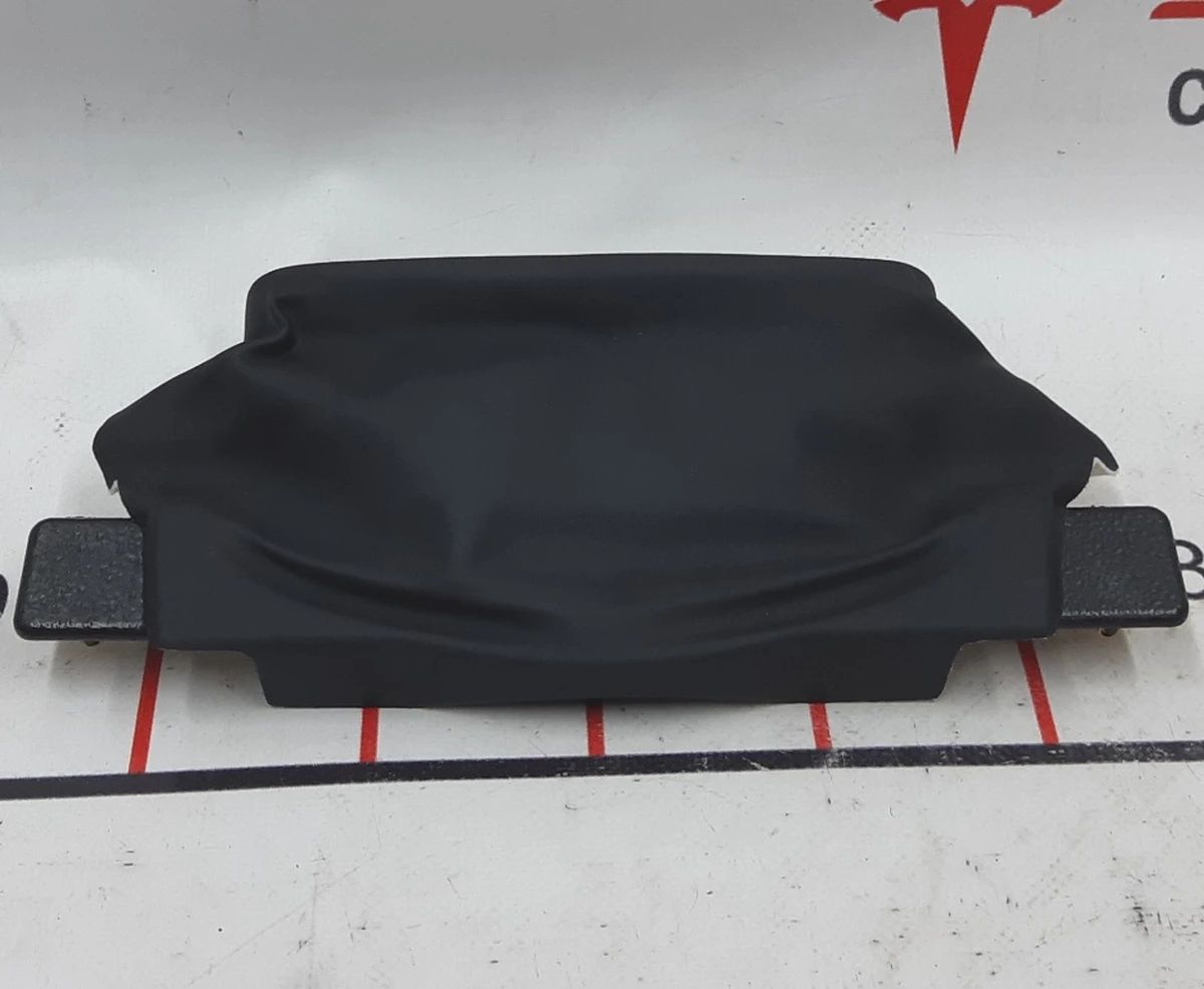 19 Декоративна накладка рульової колонки з пошкодженням Tesla model X, model S REST 1008303-01-E