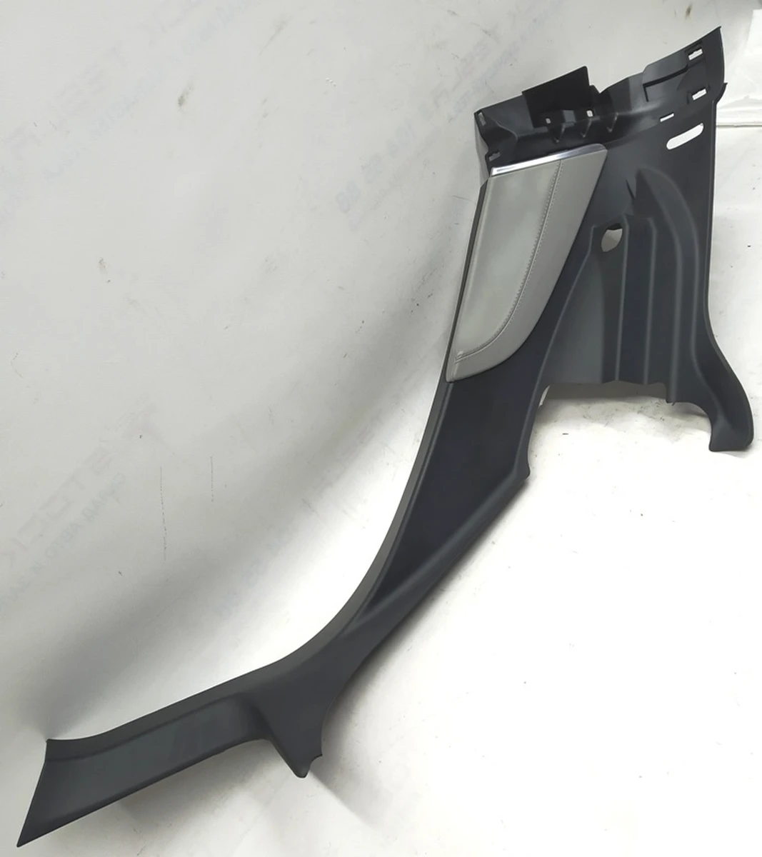 17 Облицювання стійки C нижня права LTHR GREY Tesla model S, model S REST 1051769-05-C