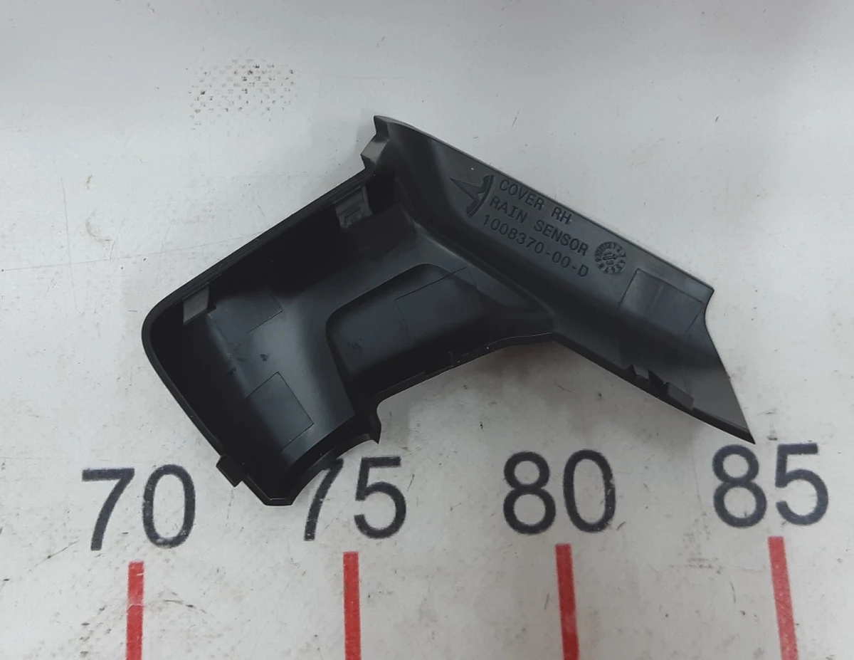 8 Облицювання кронштейна дзеркала заднього виду права Tesla model S 1008370-00-F