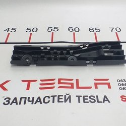 15 A-PILLAR DRAIN TUBE MOUNTING BRACKET - LEFT Tesla model S, model S REST 1008371-00-E
