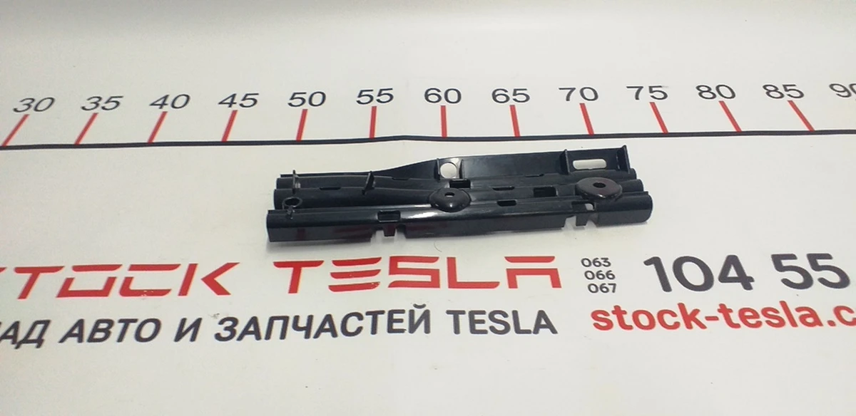 15 A-PILLAR DRAIN TUBE MOUNTING BRACKET - LEFT Tesla model S, model S REST 1008371-00-E