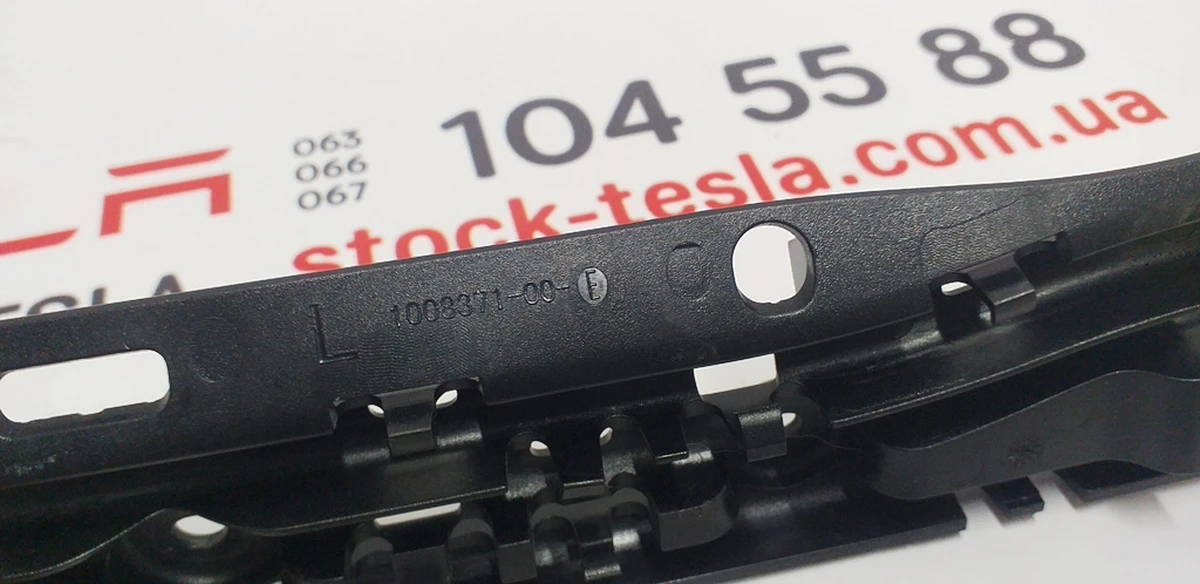 15 A-PILLAR DRAIN TUBE MOUNTING BRACKET - LEFT Tesla model S, model S REST 1008371-00-E