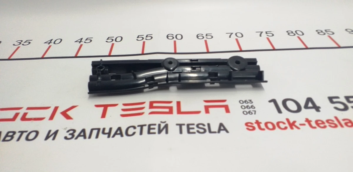 16 A-PILLAR DRAIN TUBE MOUNTING BRACKET - RIGHT Tesla model S, model S REST 1008372-00-E