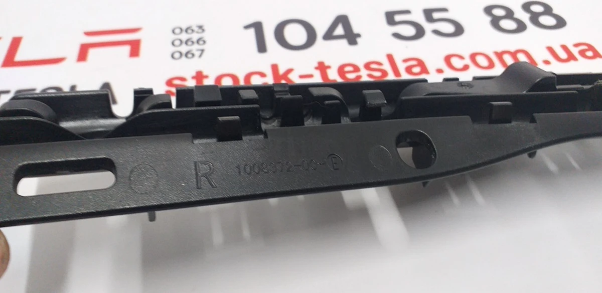 16 A-PILLAR DRAIN TUBE MOUNTING BRACKET - RIGHT Tesla model S, model S REST 1008372-00-E