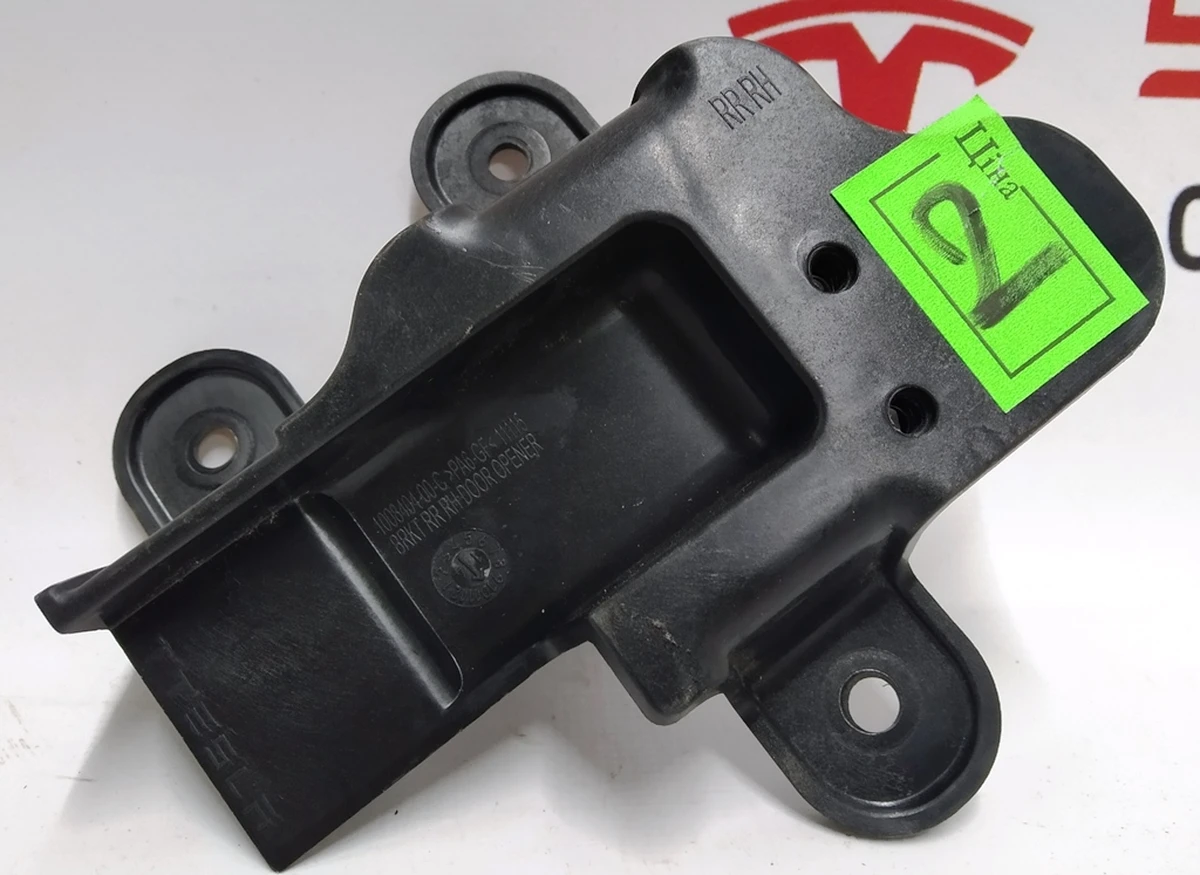 7 DOOR OPENER BRACKET - RIGHT REAR Tesla model S, model S REST 1008404-00-C