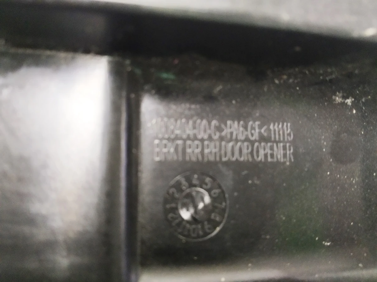 7 DOOR OPENER BRACKET - RIGHT REAR Tesla model S, model S REST 1008404-00-C