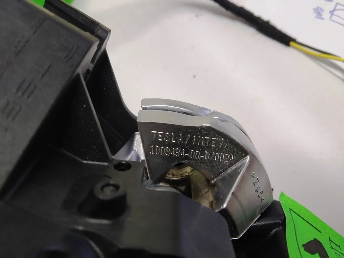 7 Ручка відкриття дверей внутрішня передня ліва в зборі Tesla model S, model S REST 1002973-00-G