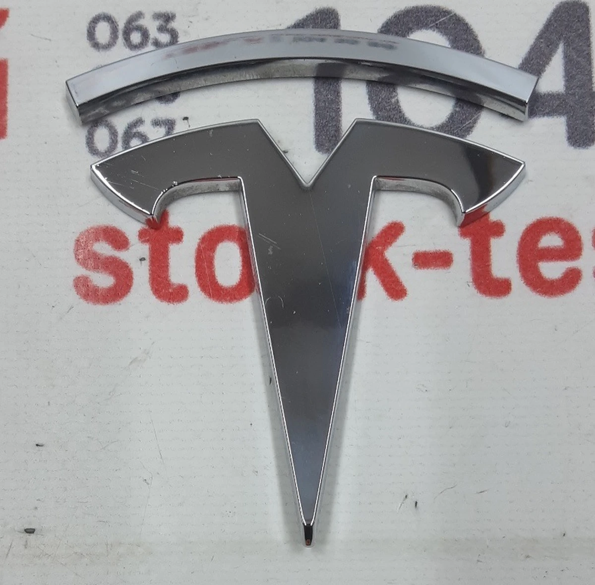 1 Эмблема "Т" крышки багажника Tesla model S, model S REST 1588012-00-A