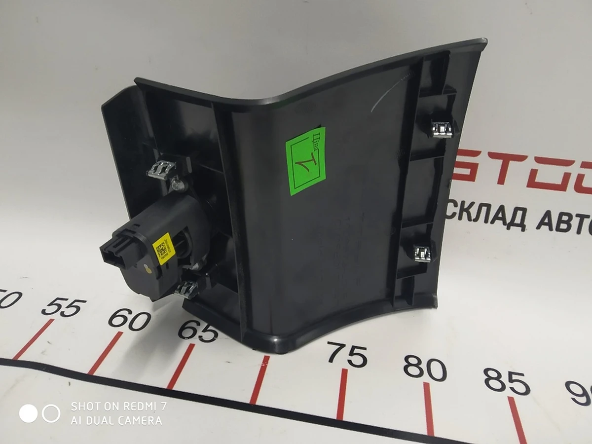 20 Пластик передній центральній консолі з вентилятором Tesla model S, model S REST, model X 1060876-00-A